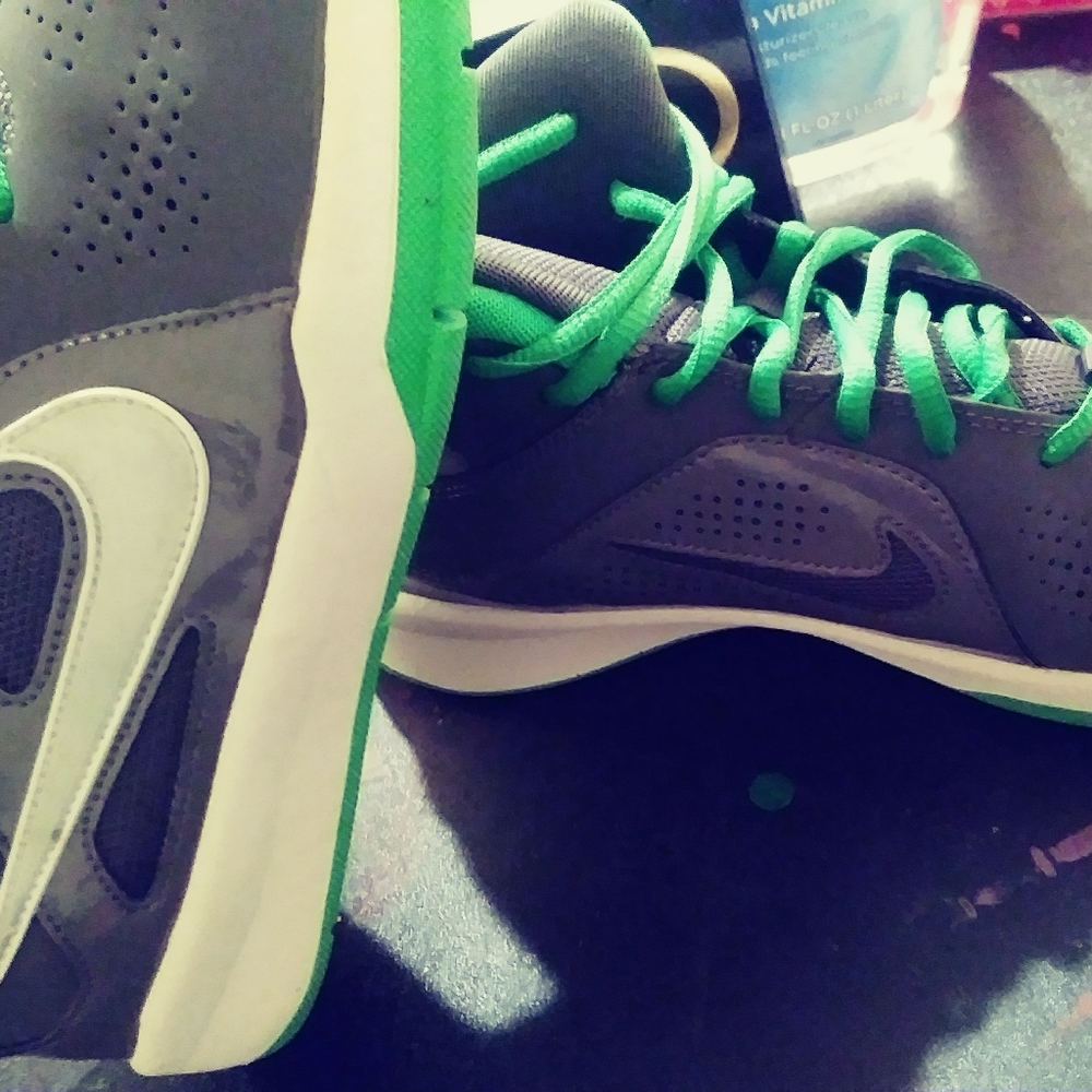Nike - Picture 5 of 7